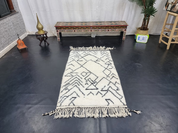 ARTISTIC BENIOURAIN RUG, Moroccan Handmade Carpet, White And Black Rug, Berber Wool Rug, Berber Rug, Geometric Rug,Berber Handwoven Carpet