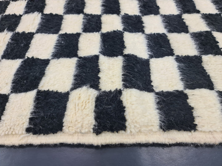 BEAUTIFUL BENIOURAIN RUG, Moroccan Handmade Carpet , Black And White Rug, Berber Wool Rug,Checkered Rug,Berber Handwoven Azilal Carpet .