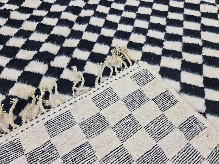 BEAUTIFUL BENIOURAIN RUG, Moroccan Handmade Carpet , Black And White Rug, Berber Wool Rug,Checkered Rug,Berber Handwoven Azilal Carpet .