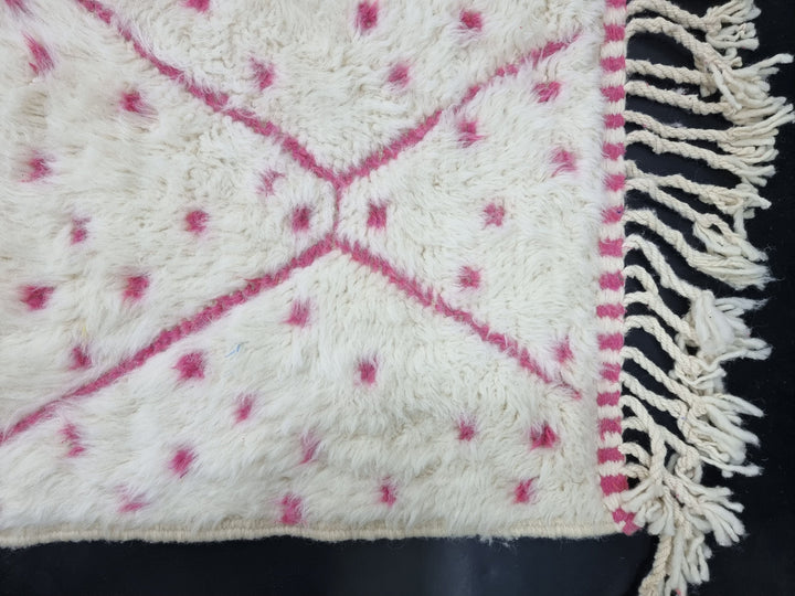 UNIQUE BENIOURAIN RUG, Moroccan Handmade Rug , White And Pink Rug, Geometric And Dotted Rug, Handmade Wool Rug, Azilal Rug, Handwoven Rug