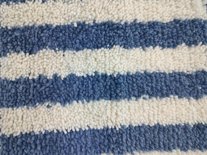 . .feet Moroccan Berber shaggy rug  Blue and white Wool Checkered rug , Handwoven checkered rug