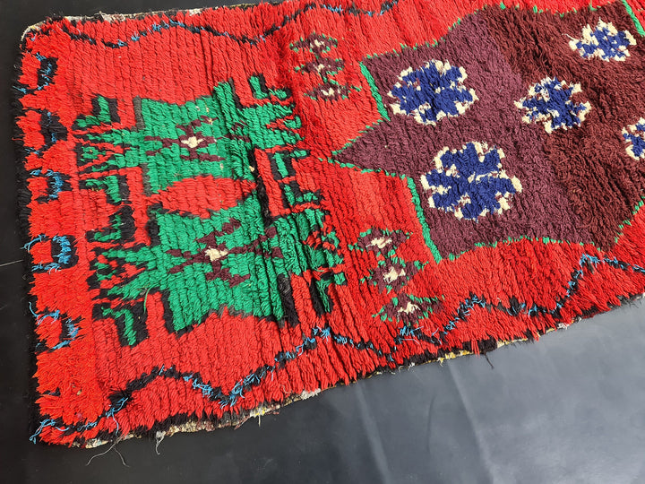 pretty moroccan rug, authentic rug, abstract ,handmade carpet ,red and green  moroccan rug, berber carpet, handwoven wool rug