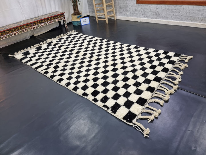 STUNNING BENIOURAIN RUG, Moroccan Rug , Berber Style Rug, White and Black rug, Handmade Moroccan Rug, Checkered Rug, Winter Rug, Area Rug