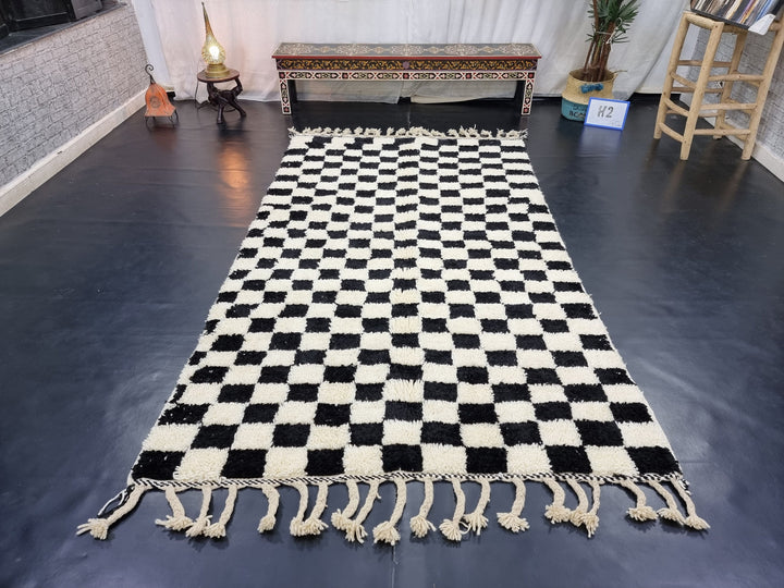 STUNNING BENIOURAIN RUG, Moroccan Rug , Berber Style Rug, White and Black rug, Handmade Moroccan Rug, Checkered Rug, Winter Rug, Area Rug