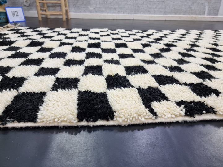 STUNNING BENIOURAIN RUG, Moroccan Rug , Berber Style Rug, White and Black rug, Handmade Moroccan Rug, Checkered Rug, Winter Rug, Area Rug