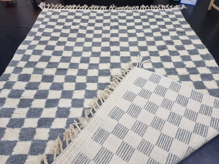 FABULOUS BENIOURAIN RUG, Moroccan Rug, Handmade Wool Rug, Checkered Berber Rug, Sheep Wool Rug, Gray And White Wool Rug, Winter AreaRug.