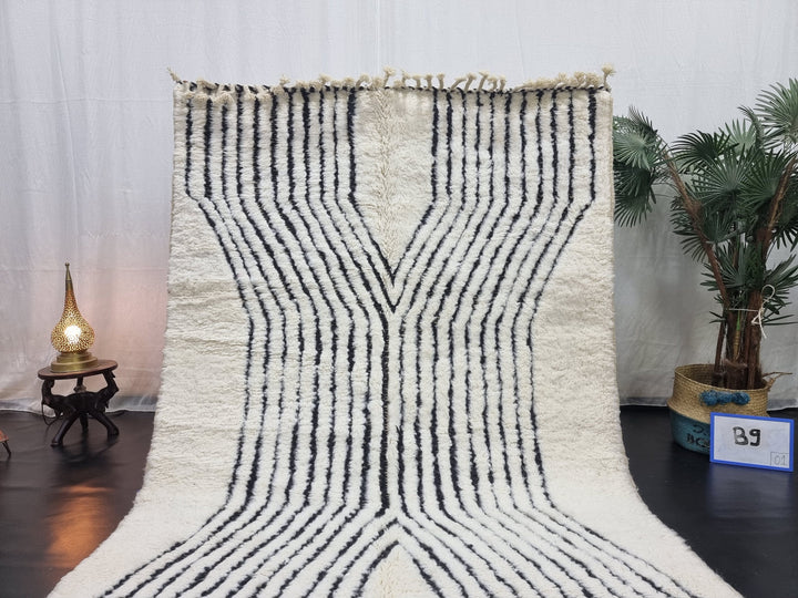 GORGEOUS MOROCCAN RUG, Handmade Rug , White And Black Rug, Berber Wool Rug, Striped Wool Carpet, Winter Rug, Area Rug, Handwoven rug.