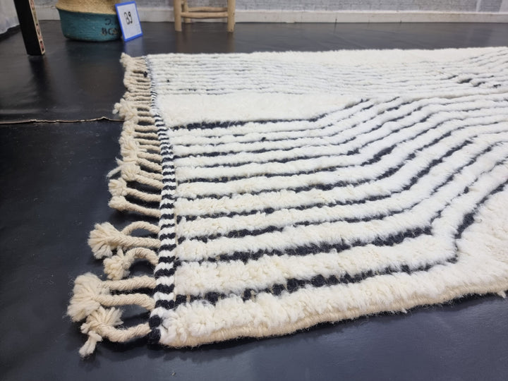 GORGEOUS MOROCCAN RUG, Handmade Rug , White And Black Rug, Berber Wool Rug, Striped Wool Carpet, Winter Rug, Area Rug, Handwoven rug.