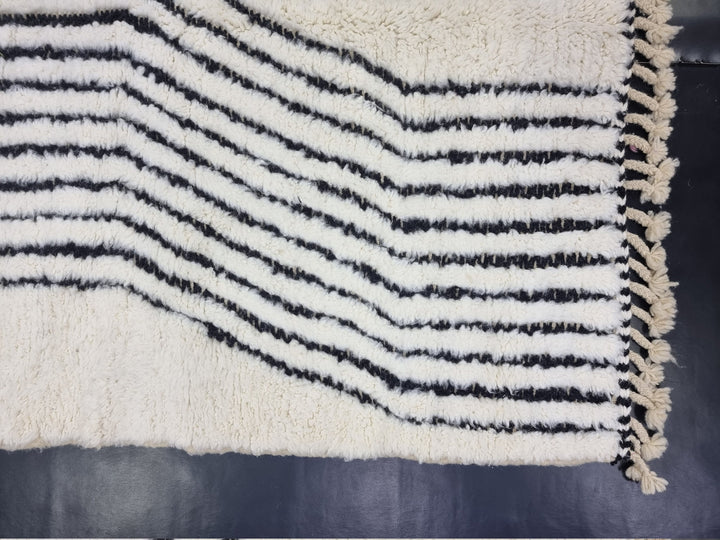 GORGEOUS MOROCCAN RUG, Handmade Rug , White And Black Rug, Berber Wool Rug, Striped Wool Carpet, Winter Rug, Area Rug, Handwoven rug.