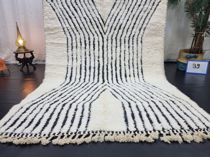 GORGEOUS MOROCCAN RUG, Handmade Rug , White And Black Rug, Berber Wool Rug, Striped Wool Carpet, Winter Rug, Area Rug, Handwoven rug.