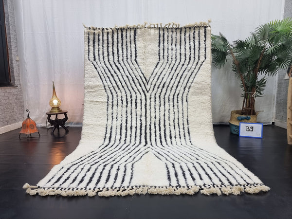 GORGEOUS MOROCCAN RUG, Handmade Rug , White And Black Rug, Berber Wool Rug, Striped Wool Carpet, Winter Rug, Area Rug, Handwoven rug.