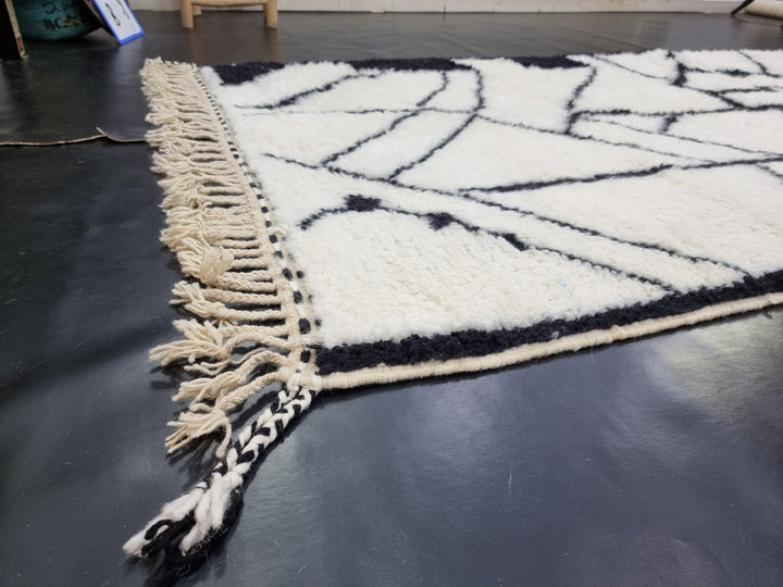 PRETTY BENIOURAIN RUG, Moroccan Rug , Black  White Rug, Tribal Rug, Berber Rug, Abstract Rug, Handwoven Rug, Winter Rug, Area Wool Rug