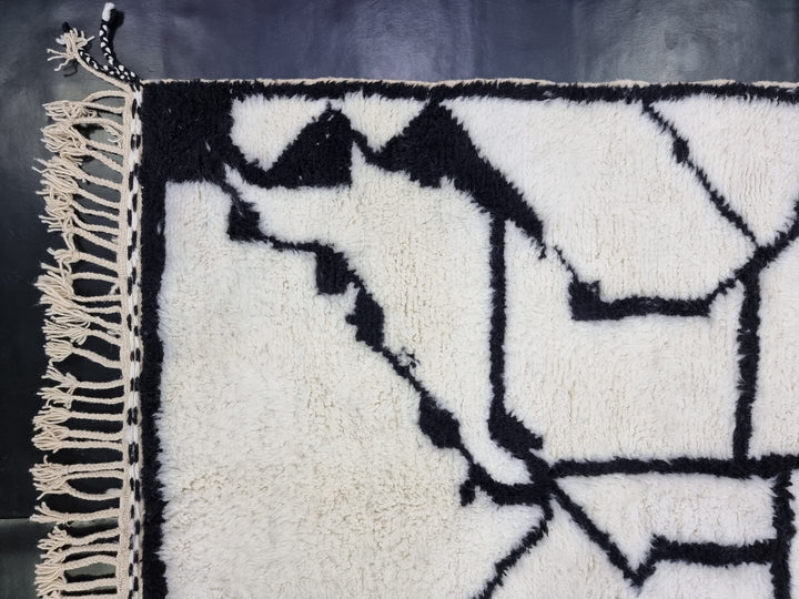 PRETTY BENIOURAIN RUG, Moroccan Rug , Black  White Rug, Tribal Rug, Berber Rug, Abstract Rug, Handwoven Rug, Winter Rug, Area Wool Rug