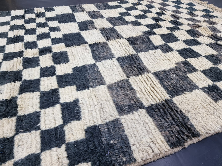 UNIQUE MOROCCAN RUG, Moroccan Boujaad Rug , Tan and Black Tribal rug, Checker Rug, Authentic Moroccan Wool, Checkered Rug, Berber Carpet