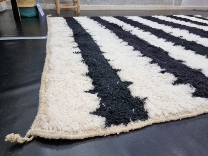 AMAZING BENIOURAIN RUG, Moroccan Handmade Rug , Black And White Rug, Berber Wool Rug, Berber Rug, Striped Rug,Berber Handwoven Wool Rug