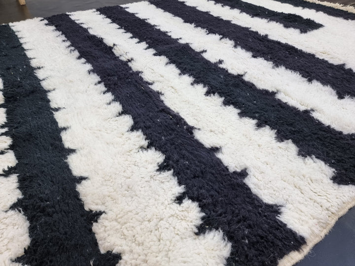 AMAZING BENIOURAIN RUG, Moroccan Handmade Rug , Black And White Rug, Berber Wool Rug, Berber Rug, Striped Rug,Berber Handwoven Wool Rug