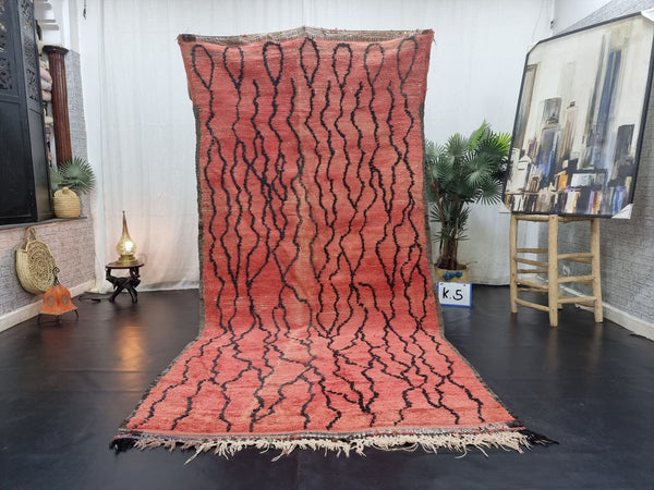  benimguiled rug, faded red rug, abstract moroccan rug, handmade rug, baluch wool rug, berber rug, bohemian rug, black and red rug