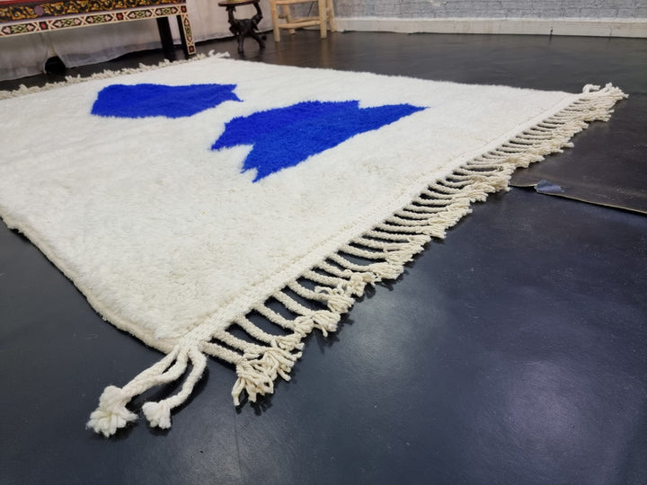 STUNNING BENIOURAIN RUG, Moroccan Rug , Royal Blue  White Rug, Tribal Rug, Berber Rug, Abstract Rug, Handwoven Rug, Area Rug, Wool Rug .