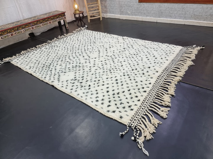 PLUSHY BENIOURAIN RUG, Moroccan Handmade Rug , White  Black Rug, Dotted Rug, Berber Rug, Wool Rug, Handwoven Rug, Area Rug, Boho Rug