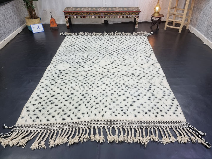 PLUSHY BENIOURAIN RUG, Moroccan Handmade Rug , White  Black Rug, Dotted Rug, Berber Rug, Wool Rug, Handwoven Rug, Area Rug, Boho Rug