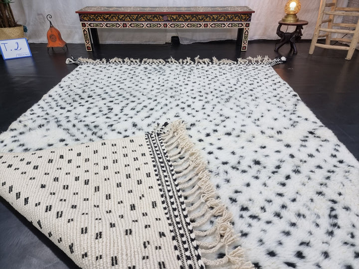 PLUSHY BENIOURAIN RUG, Moroccan Handmade Rug , White  Black Rug, Dotted Rug, Berber Rug, Wool Rug, Handwoven Rug, Area Rug, Boho Rug