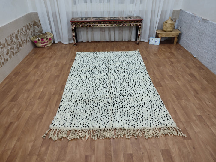 AMAZING MOROCCAN RUG, Handmade Dotted Rug, Authentic Beni Ouarin Rug, Tribal Berber Rug, White And Black Carpet, Azilal Sheep Wool Rug.