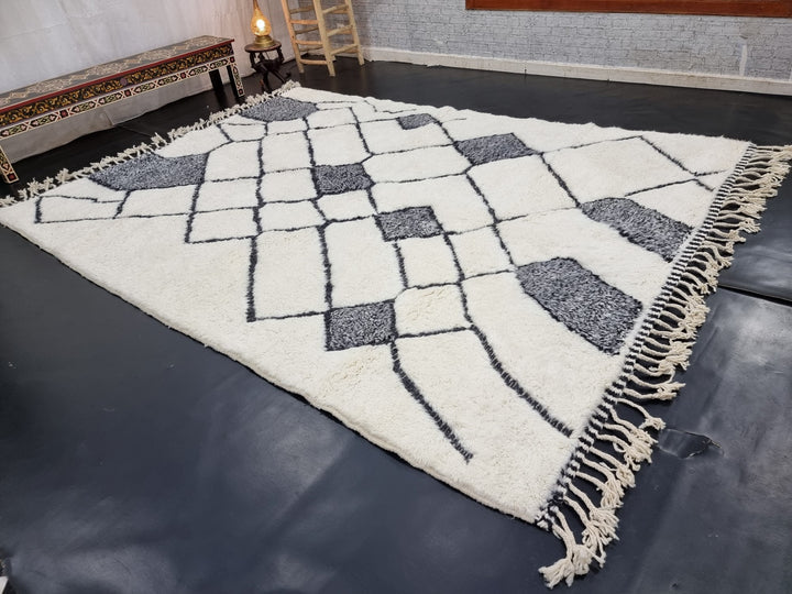 AMAZING BENIOURAIN RUG, Handmade Wool Rug, Moroccan Rug , Black And White Rug, Geometric Wool Rug, Handwoven Rug, Berber Rug, Area Rug.