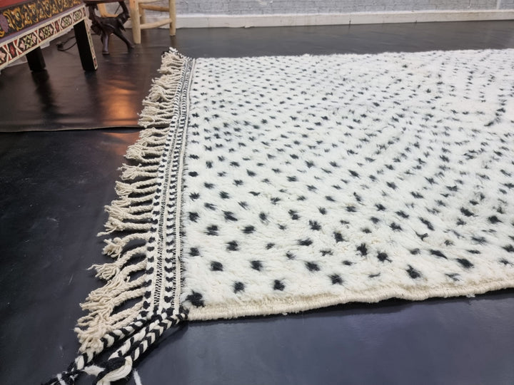 PLUSHY BENIOURAIN RUG, Moroccan Handmade Rug , White  Black Rug, Dotted Rug, Berber Rug, Wool Rug, Handwoven Rug, Area Rug, Boho Rug