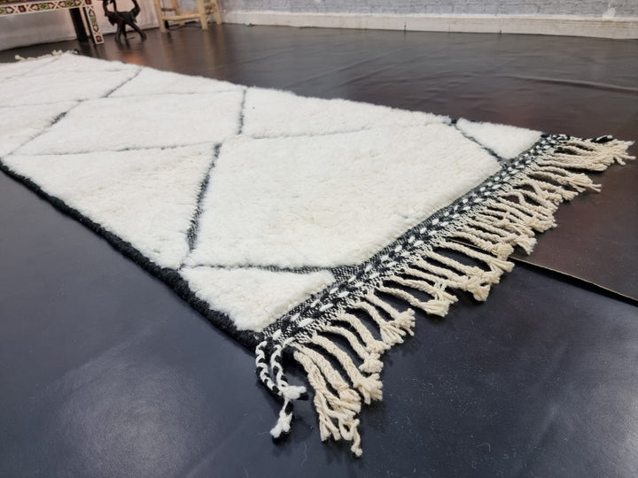 AMAZING BENIOURAIN RUG, Handmade Wool Rug, Moroccan Rug  And Black Rug, Geometric Wool Rug, Handwoven Rug, Berber Rug, Area Rug.