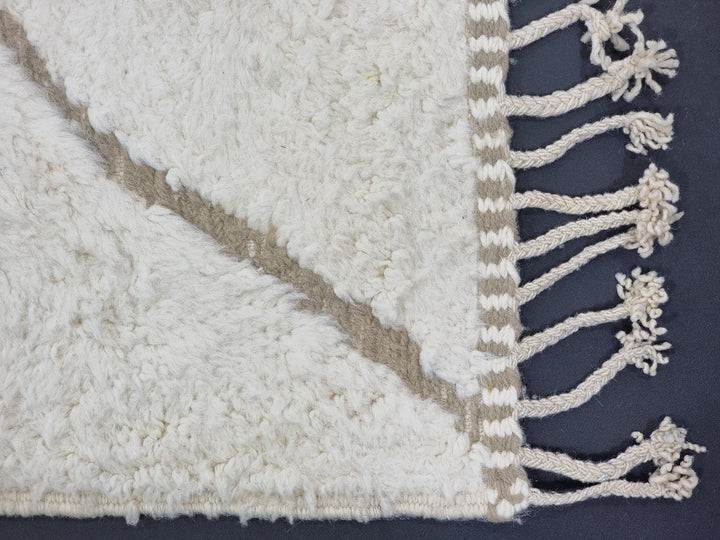 AMAZING BENIOURAIN RUG, Handmade Wool Rug, Moroccan Rug , White And Beige Rug, Geometric Wool Rug, Handwoven Rug, Berber Rug, Area Rug.