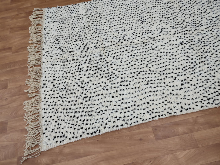 AMAZING MOROCCAN RUG, Handmade Dotted Rug, Authentic Beni Ouarin Rug, Tribal Berber Rug, White And Black Carpet, Azilal Sheep Wool Rug.