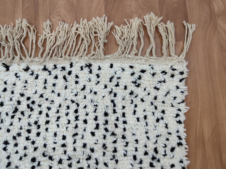 AMAZING MOROCCAN RUG, Handmade Dotted Rug, Authentic Beni Ouarin Rug, Tribal Berber Rug, White And Black Carpet, Azilal Sheep Wool Rug.