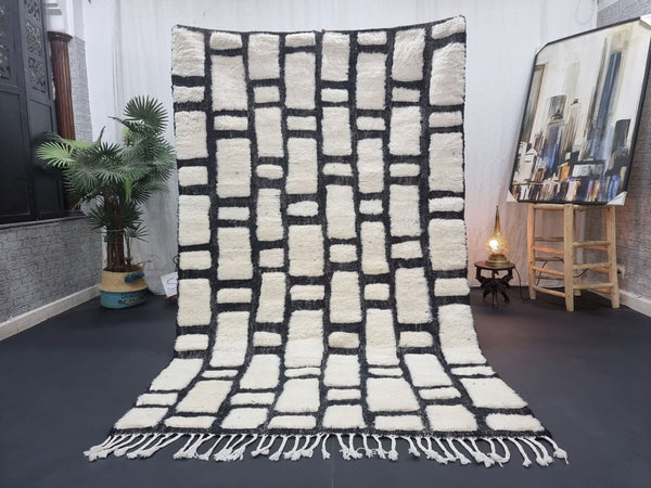 STUNNING BENIOURAIN RUG, Moroccan Handmade Rug , Black And White Rug, Wool Rug, Tufted Rug, Checkered Rug, Berber Rug, Handwoven Wool Rug