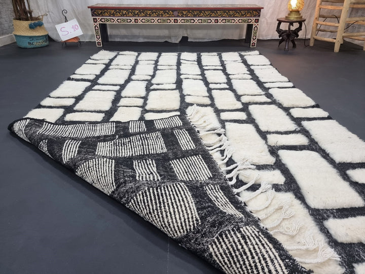 STUNNING BENIOURAIN RUG, Moroccan Handmade Rug , Black And White Rug, Wool Rug, Tufted Rug, Checkered Rug, Berber Rug, Handwoven Wool Rug