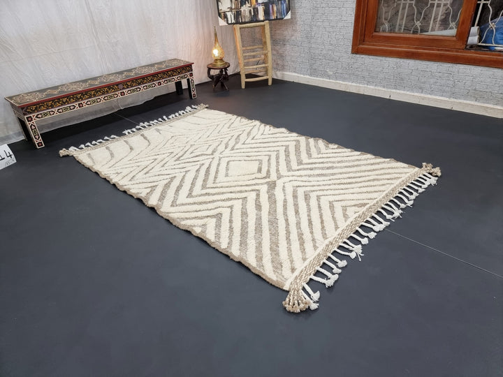 CUTE BENIOURAIN RUG, Sheep Wool Rug, Moroccan Rug , White  Beige Rug, Geometric Rug Wool Rug, Handwoven Rug, Azilal Rug, Berber Area Rug