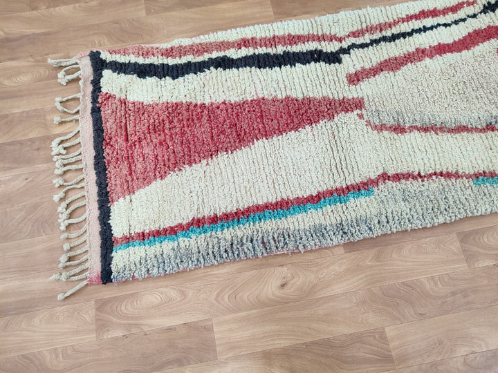 AMAZING BOUJAAD RUG, Moroccan Handmade Runner Rug, Sheep Wool Carpet, Red And Green Rug, Tribal Berebr Runner Rug, Abstract Boujaad Rug.