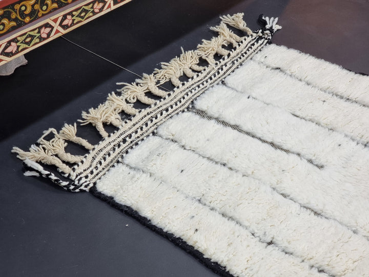 STUNNING BENIOURAIN RUG, Moroccan Handmade Rug , White And Black Rug, Wool Rug, Tufted Rug, Striped Rug, Berber Rug, Handwoven Wool Rug