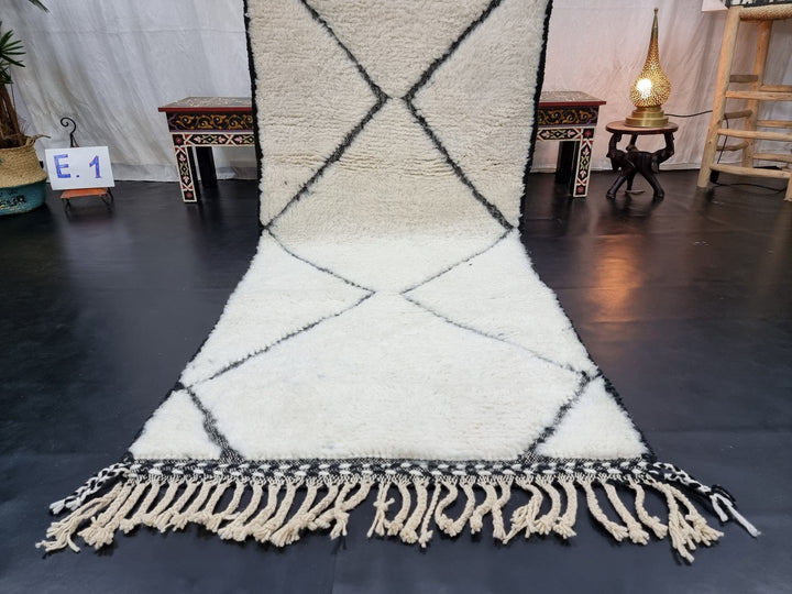 AMAZING BENIOURAIN RUG, Handmade Wool Rug, Moroccan Rug  And Black Rug, Geometric Wool Rug, Handwoven Rug, Berber Rug, Area Rug.