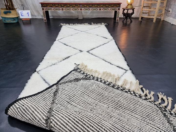 AMAZING BENIOURAIN RUG, Handmade Wool Rug, Moroccan Rug  And Black Rug, Geometric Wool Rug, Handwoven Rug, Berber Rug, Area Rug.