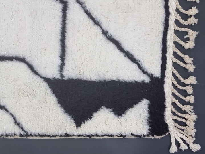 PRETTY BENIOURAIN RUG, Moroccan Handmade Rug , White  Black Rug, Abstract Rug, Berber Rug, Handmade Rug, Handwoven Wool Rug, Area Rug.