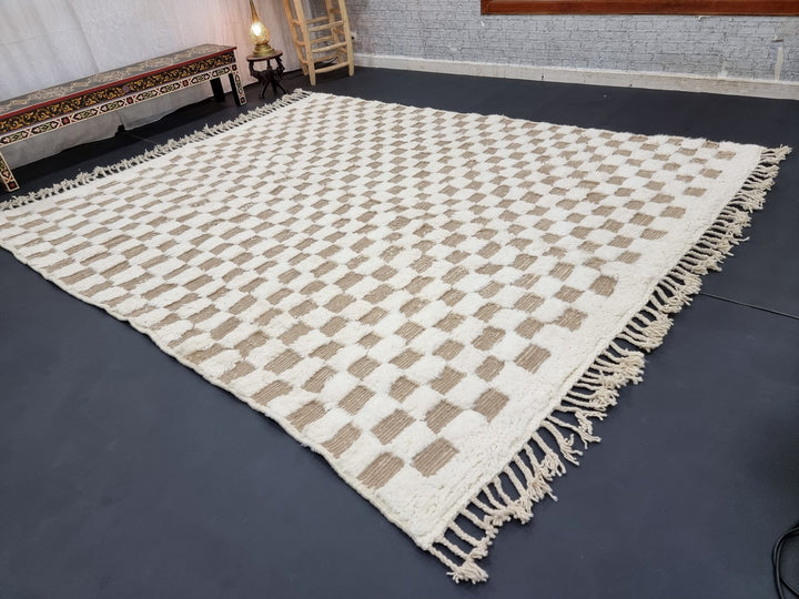 BENI OURAIN RUG, Moroccan Handmade , Berber Rug, Wool Rug, Tan and White Checkered Rug, Handwoven Rug, Small Checkes Rug, Tufted Rug