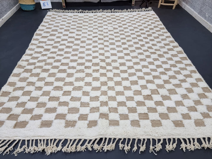 BENI OURAIN RUG, Moroccan Handmade , Berber Rug, Wool Rug, Tan and White Checkered Rug, Handwoven Rug, Small Checkes Rug, Tufted Rug