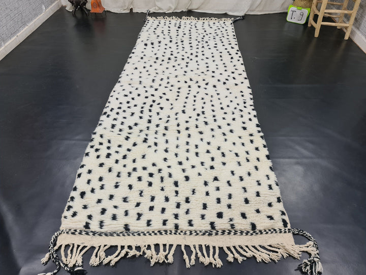 MOROCCAN HANDMADE RUG, Handmade Beni Ouarain Rug, Moroccan Berber Rug, Tribal White And Black Rug, Handmade Wool Rug, Dotted Azilal Rug.