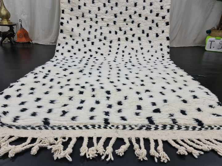 MOROCCAN HANDMADE RUG, Handmade Beni Ouarain Rug, Moroccan Berber Rug, Tribal White And Black Rug, Handmade Wool Rug, Dotted Azilal Rug.