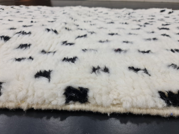 MOROCCAN HANDMADE RUG, Handmade Beni Ouarain Rug, Moroccan Berber Rug, Tribal White And Black Rug, Handmade Wool Rug, Dotted Azilal Rug.