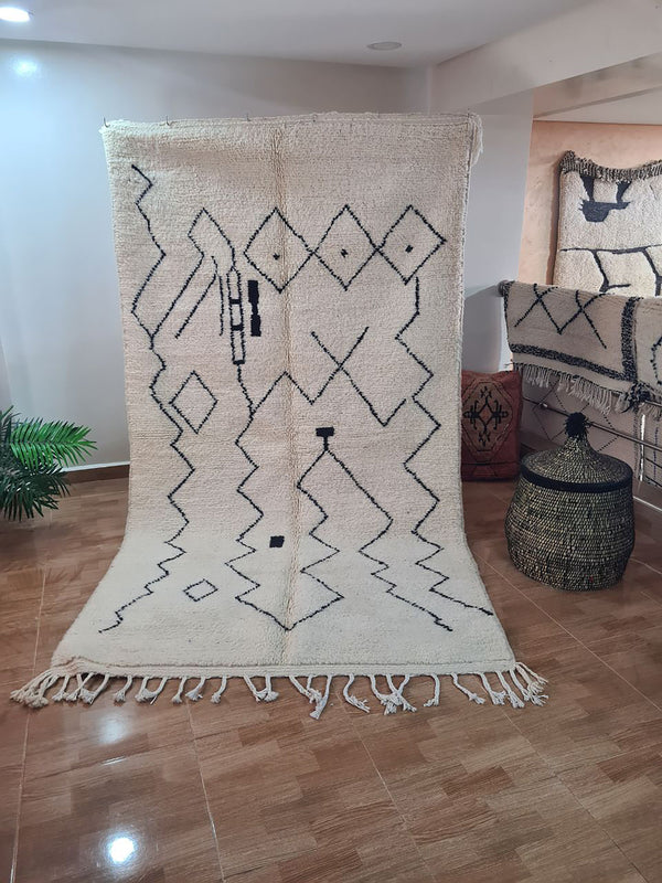 Make a Statement with a 5x8ft Moroccan Beni Ourain Rug