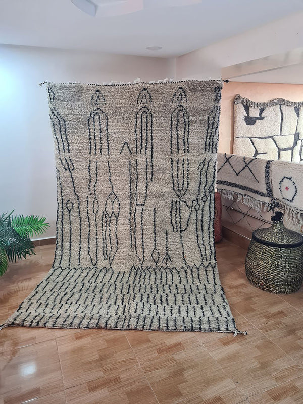 Elevate Your Decor with Beautiful Moroccan Wool Rug 5x8ft