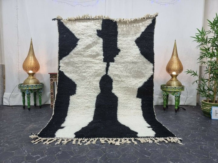 UNIQUE BENIOURAIN CARPET, Moroccan Handmade Rug, White And Black Rug, Abstract Rug, Handmade Wool Carpet, Azilal Berber Rug, Handwoven Rug