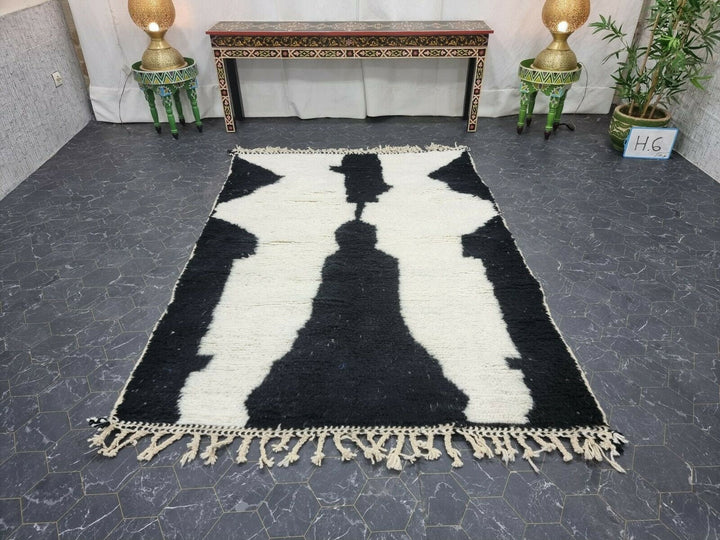 UNIQUE BENIOURAIN CARPET, Moroccan Handmade Rug, White And Black Rug, Abstract Rug, Handmade Wool Carpet, Azilal Berber Rug, Handwoven Rug