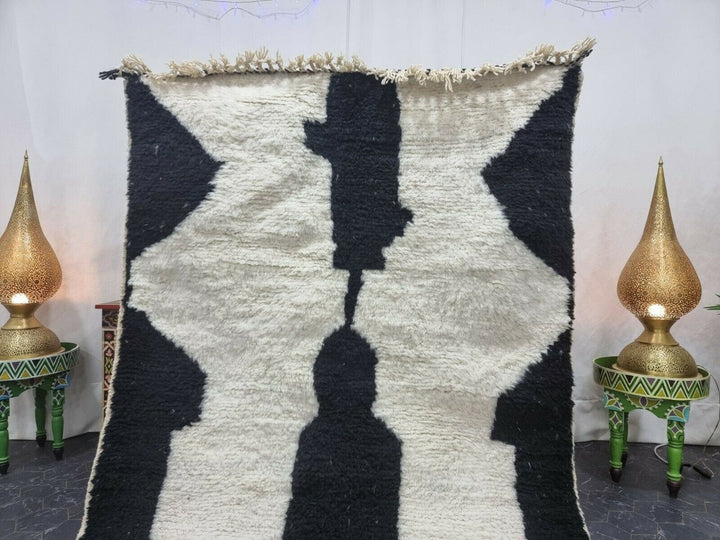 UNIQUE BENIOURAIN CARPET, Moroccan Handmade Rug, White And Black Rug, Abstract Rug, Handmade Wool Carpet, Azilal Berber Rug, Handwoven Rug